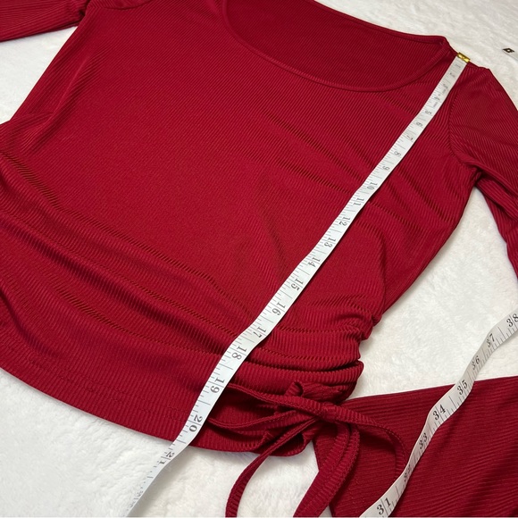 Scoop Neck Ruched Side Crop Tee Burgundy Large - Picture 6 of 11